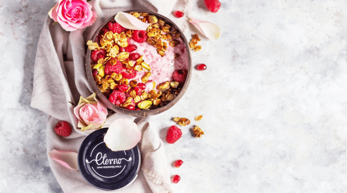 Różana granola i pudding chia