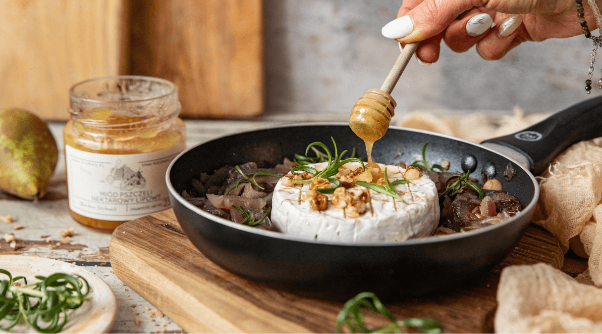 Camembert z karmelizowaną cebulą