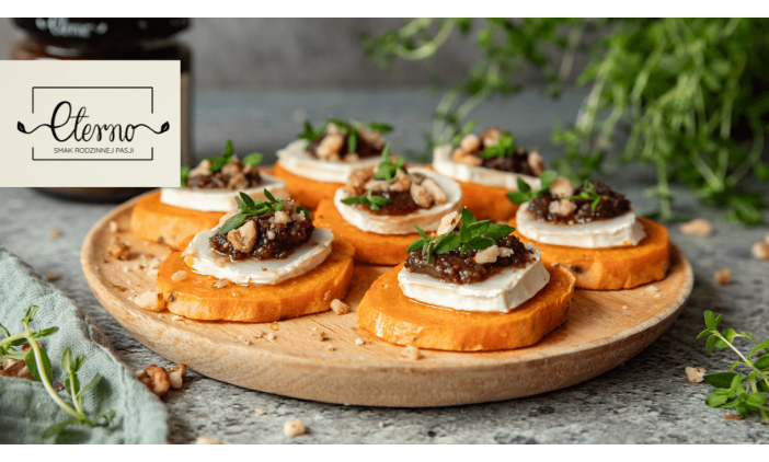 Finger food - bataty z kozim serem i konfiturą