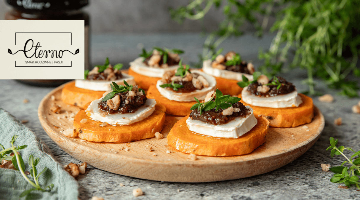 Finger food - bataty z kozim serem i konfiturą