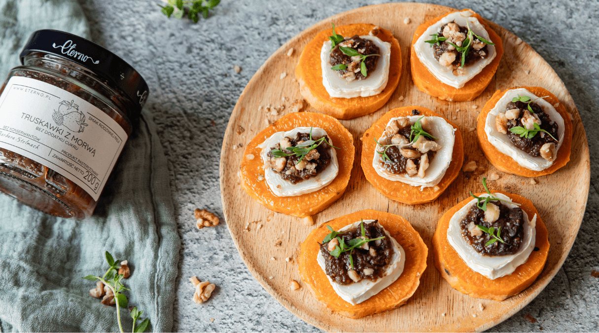 Finger food - bataty z kozim serem i konfiturą