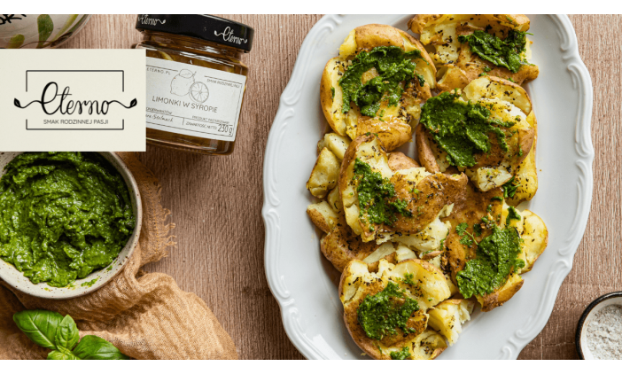 Smashed potatoes z ziołowym pesto