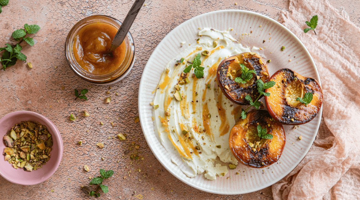 Grillowane brzoskwinie z mascarpone i konfiturą pigwową