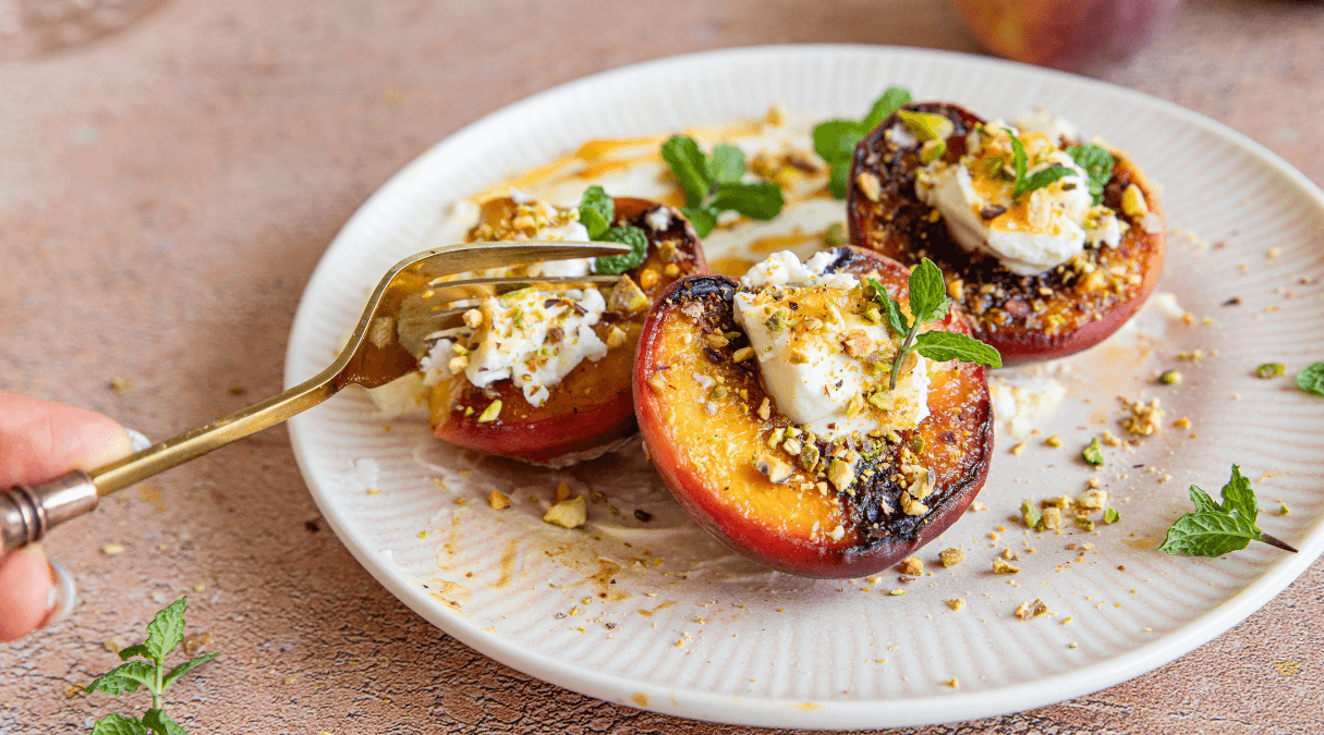 Grillowane brzoskwinie z mascarpone i konfiturą pigwową