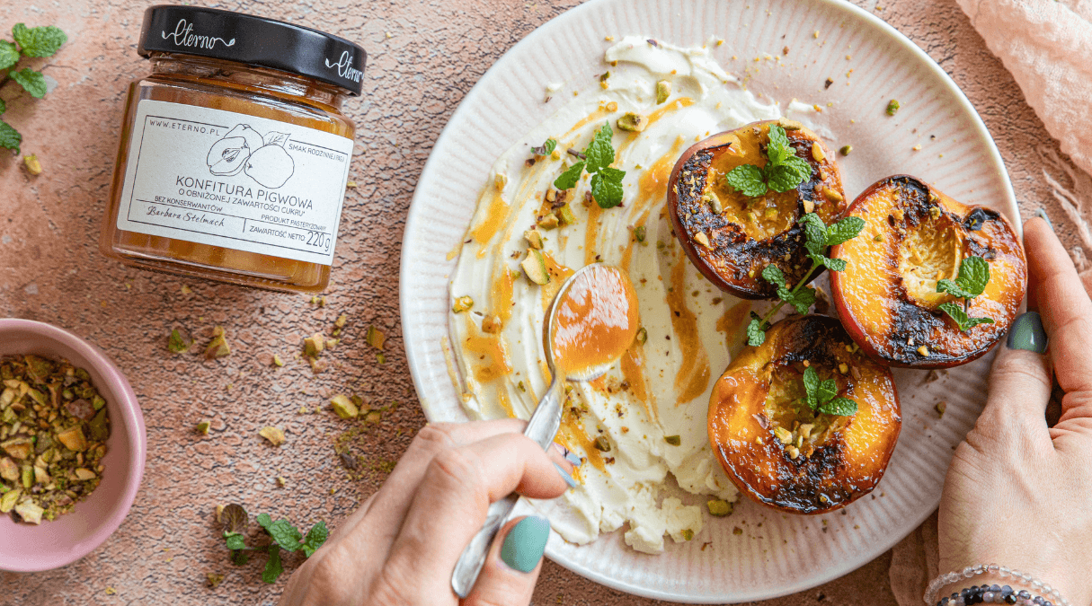 Grillowane brzoskwinie z mascarpone i konfiturą pigwową