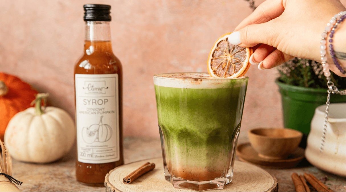 Pumpkin spice matcha latte